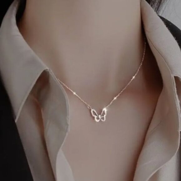 Rhinestone Alloy Butterfly Necklace Classic Style Silver plated - Picture 2 of 9